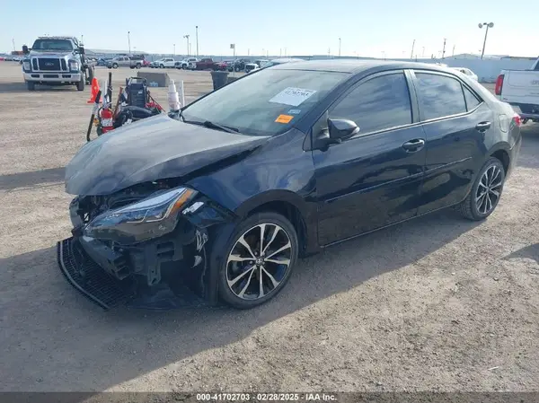 5YFBURHE0JP786505 2018 TOYOTA COROLLA - Image 2