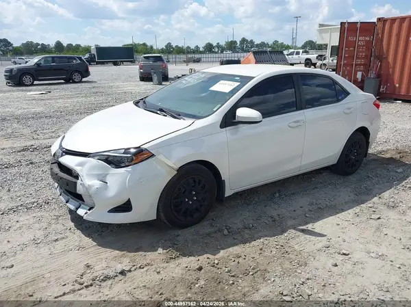 5YFBURHE0JP786763 2018 TOYOTA COROLLA - Image 2