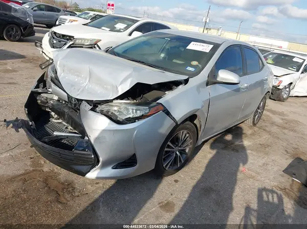 5YFBURHE0JP786889 2018 TOYOTA COROLLA - Image 2