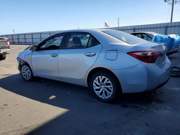 5YFBURHE0JP788240 2018 TOYOTA COROLLA - Image 2