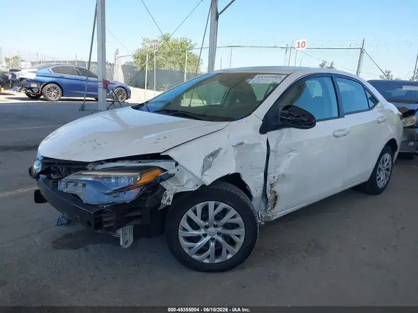 5YFBURHE0JP789386 2018 TOYOTA COROLLA - Image 2