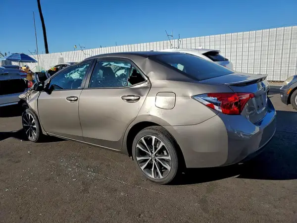 5YFBURHE0JP789632 2018 TOYOTA COROLLA - Image 2