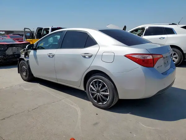 5YFBURHE0JP790196 2018 TOYOTA COROLLA - Image 2