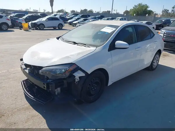 5YFBURHE0JP792644 2018 TOYOTA COROLLA - Image 2