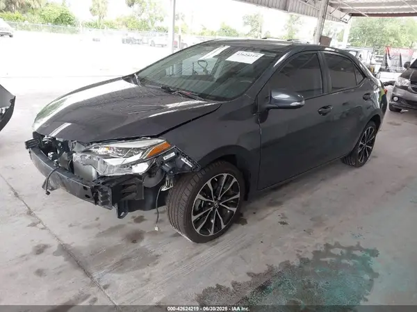 5YFBURHE0JP793518 2018 TOYOTA COROLLA - Image 2