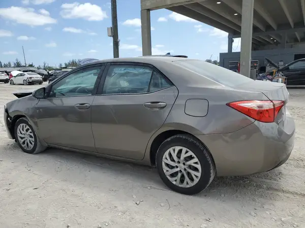 5YFBURHE0JP794149 2018 TOYOTA COROLLA - Image 2