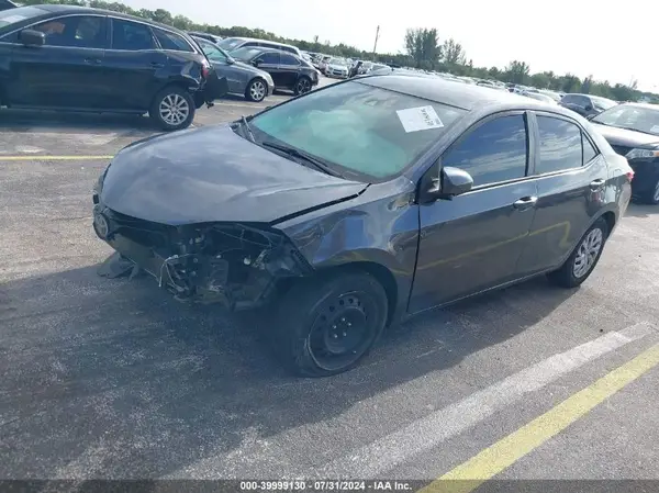 5YFBURHE0JP795219 2018 TOYOTA COROLLA - Image 2