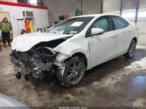 5YFBURHE0JP796810 2018 TOYOTA COROLLA - Image 2