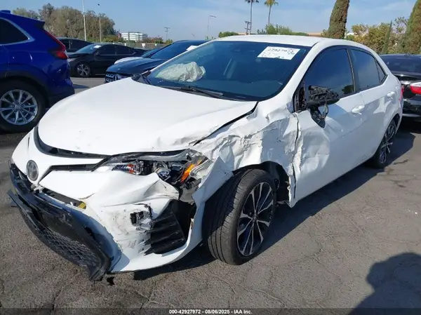 5YFBURHE0JP797035 2018 TOYOTA COROLLA - Image 2