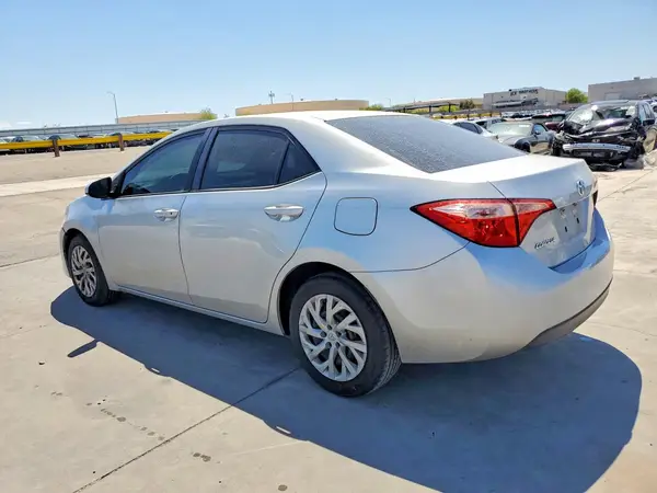 5YFBURHE0JP797682 2018 TOYOTA COROLLA - Image 2