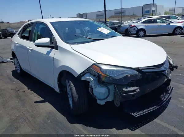 5YFBURHE0JP798184 2018 TOYOTA COROLLA - Image 1