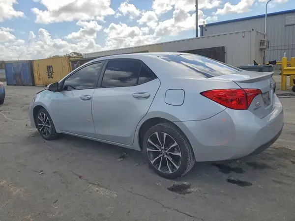 5YFBURHE0JP798914 2018 TOYOTA COROLLA - Image 2