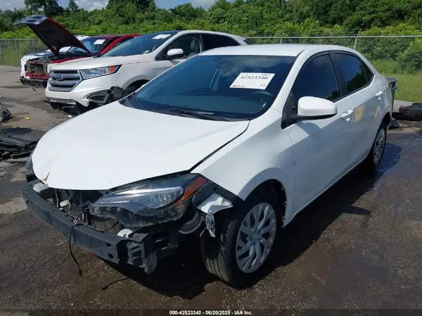 5YFBURHE0JP799061 2018 TOYOTA COROLLA - Image 2