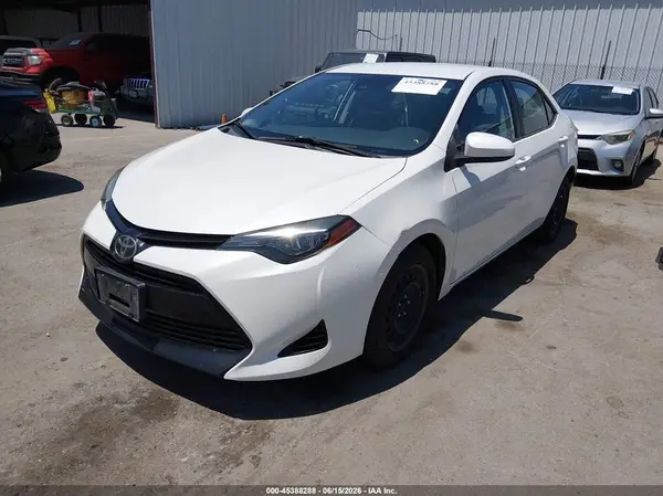 5YFBURHE0JP800662 2018 TOYOTA COROLLA - Image 2