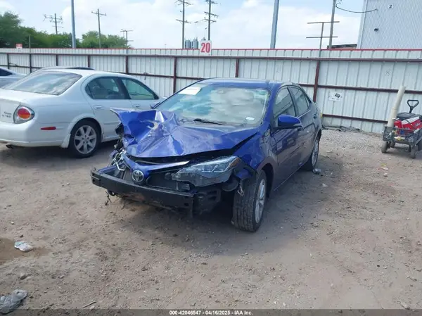 5YFBURHE0JP801505 2018 TOYOTA COROLLA - Image 2