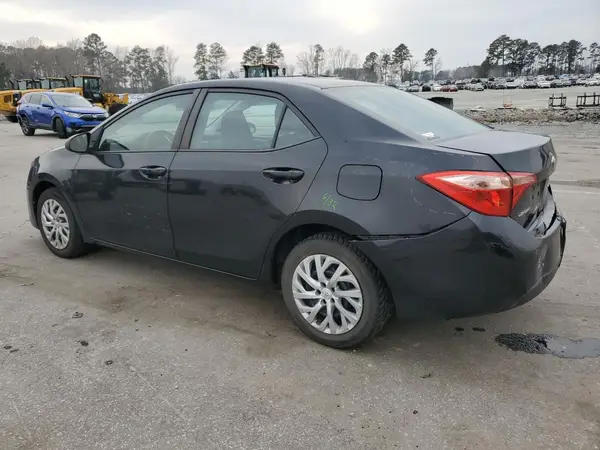 5YFBURHE0JP801679 2018 TOYOTA COROLLA - Image 2