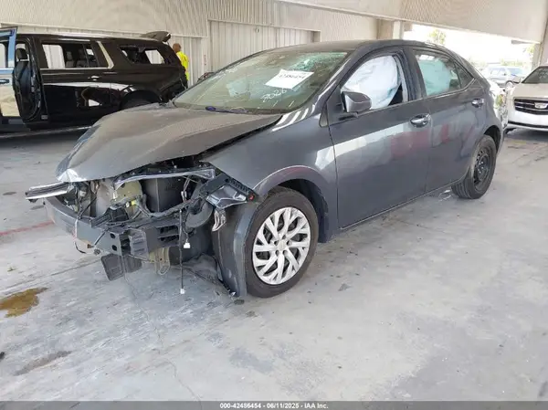 5YFBURHE0JP802699 2018 TOYOTA COROLLA - Image 2