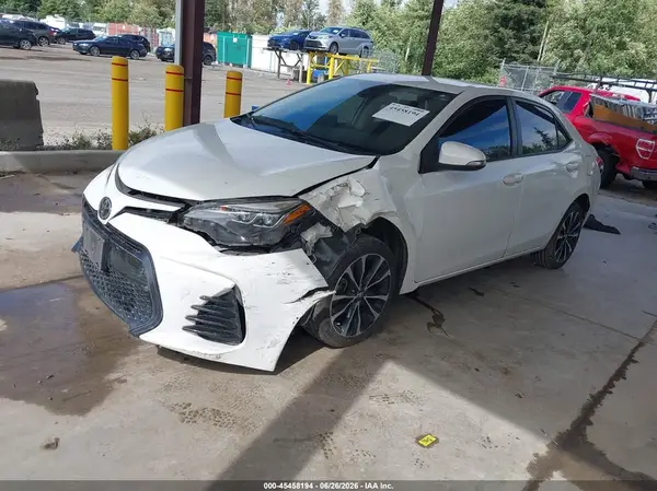 5YFBURHE0JP802816 2018 TOYOTA COROLLA - Image 2