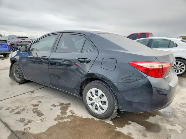 5YFBURHE0JP804243 2018 TOYOTA COROLLA - Image 2