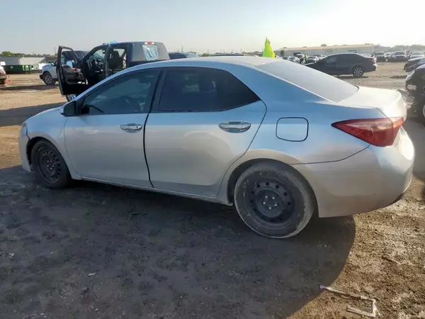 5YFBURHE0JP804906 2018 TOYOTA COROLLA - Image 2