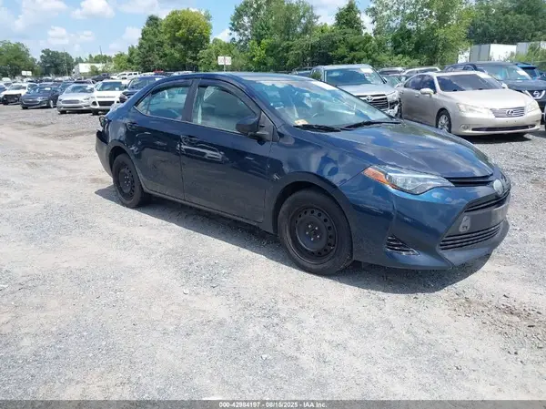 5YFBURHE0JP807272 2018 TOYOTA COROLLA - Image 1