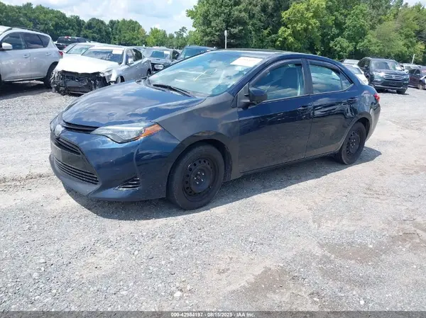 5YFBURHE0JP807272 2018 TOYOTA COROLLA - Image 2