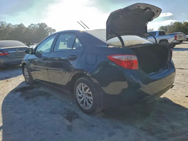 5YFBURHE0JP807689 2018 TOYOTA COROLLA - Image 2