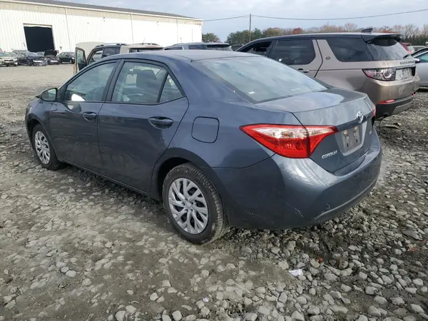5YFBURHE0JP810687 2018 TOYOTA COROLLA - Image 2