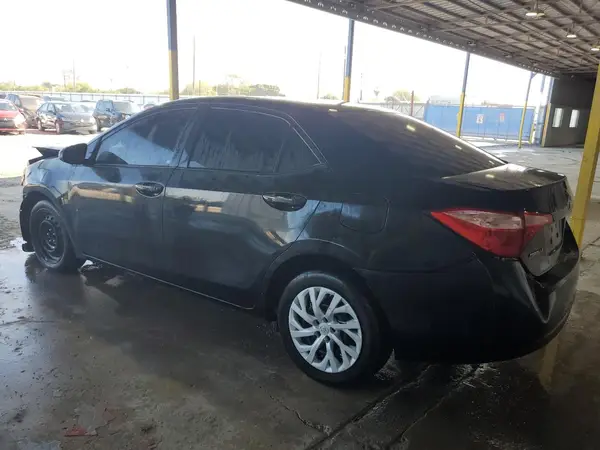 5YFBURHE0JP810706 2018 TOYOTA COROLLA - Image 2