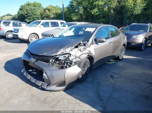 5YFBURHE0JP812584 2018 TOYOTA COROLLA - Image 2