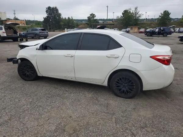 5YFBURHE0JP812682 2018 TOYOTA COROLLA - Image 2