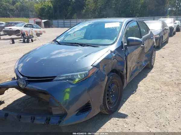 5YFBURHE0JP813797 2018 TOYOTA COROLLA - Image 2