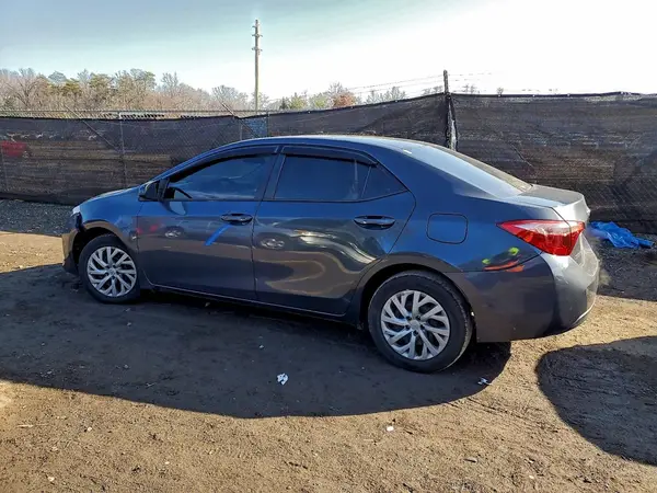 5YFBURHE0JP813914 2018 TOYOTA COROLLA - Image 2