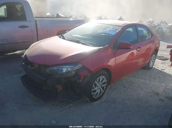 5YFBURHE0JP813959 2018 TOYOTA COROLLA - Image 2