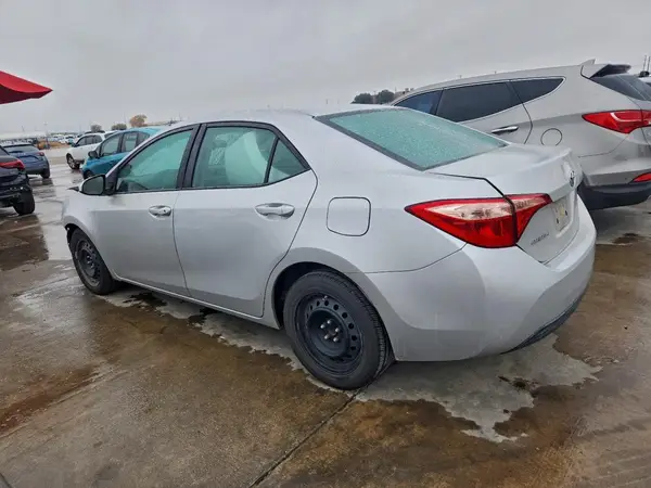 5YFBURHE0JP814335 2018 TOYOTA COROLLA - Image 2