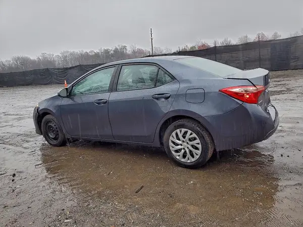 5YFBURHE0JP814707 2018 TOYOTA COROLLA - Image 2