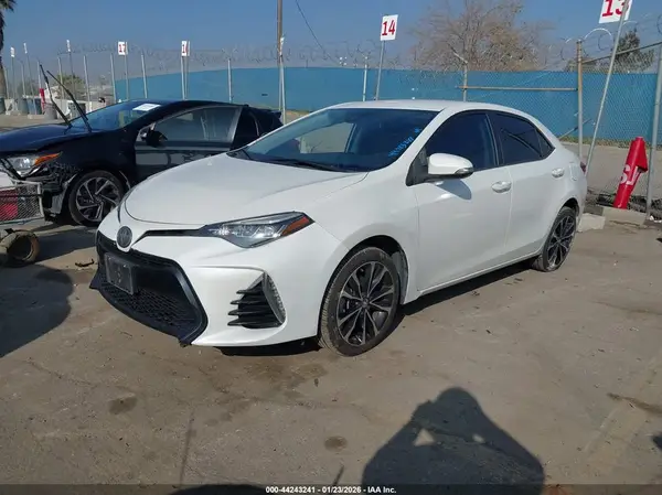 5YFBURHE0JP815808 2018 TOYOTA COROLLA - Image 2