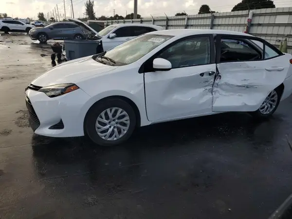 5YFBURHE0JP817199 2018 TOYOTA COROLLA - Image 1