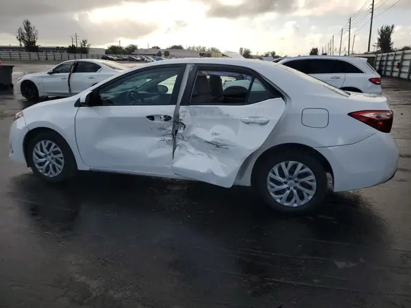 5YFBURHE0JP817199 2018 TOYOTA COROLLA - Image 2