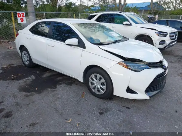 5YFBURHE0JP819339 2018 TOYOTA COROLLA - Image 1