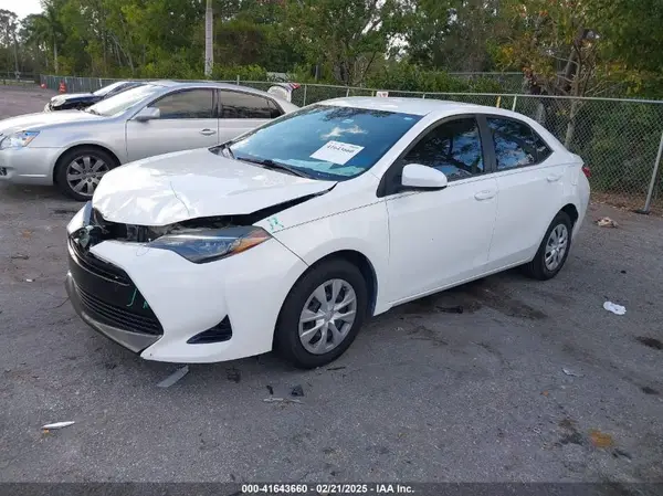 5YFBURHE0JP819339 2018 TOYOTA COROLLA - Image 2