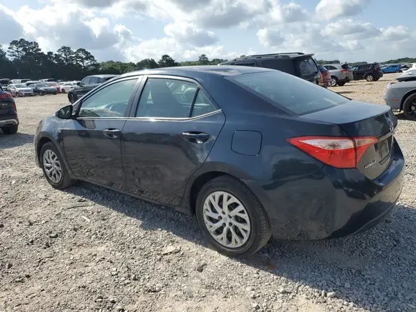 5YFBURHE0JP821172 2018 TOYOTA COROLLA - Image 2