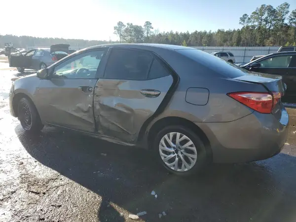 5YFBURHE0JP821723 2018 TOYOTA COROLLA - Image 2