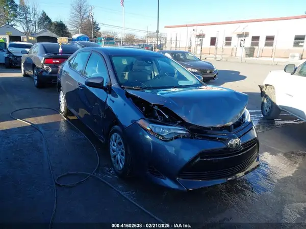 5YFBURHE0JP821821 2018 TOYOTA COROLLA - Image 1