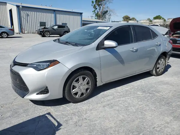 5YFBURHE0JP823052 2018 TOYOTA COROLLA - Image 1