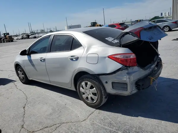 5YFBURHE0JP823052 2018 TOYOTA COROLLA - Image 2