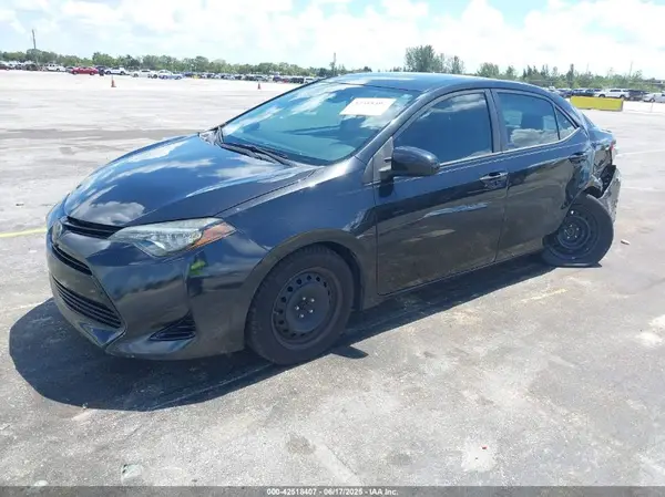 5YFBURHE0JP823312 2018 TOYOTA COROLLA - Image 2