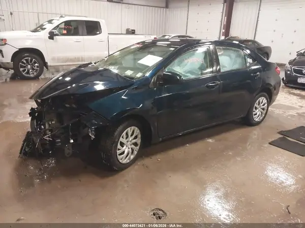 5YFBURHE0JP825285 2018 TOYOTA COROLLA - Image 2