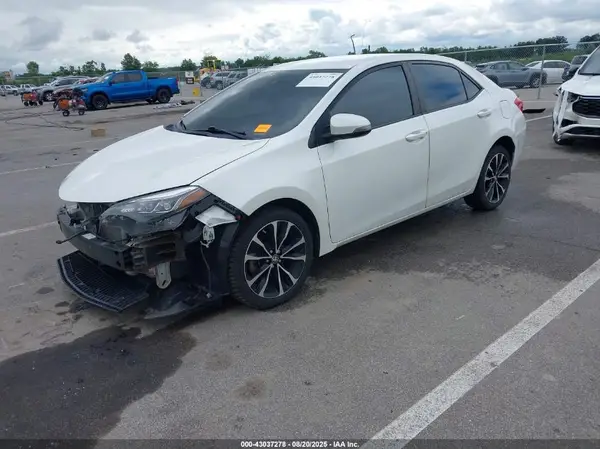 5YFBURHE0JP825870 2018 TOYOTA COROLLA - Image 2