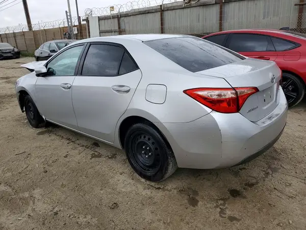 5YFBURHE0JP826078 2018 TOYOTA COROLLA - Image 2